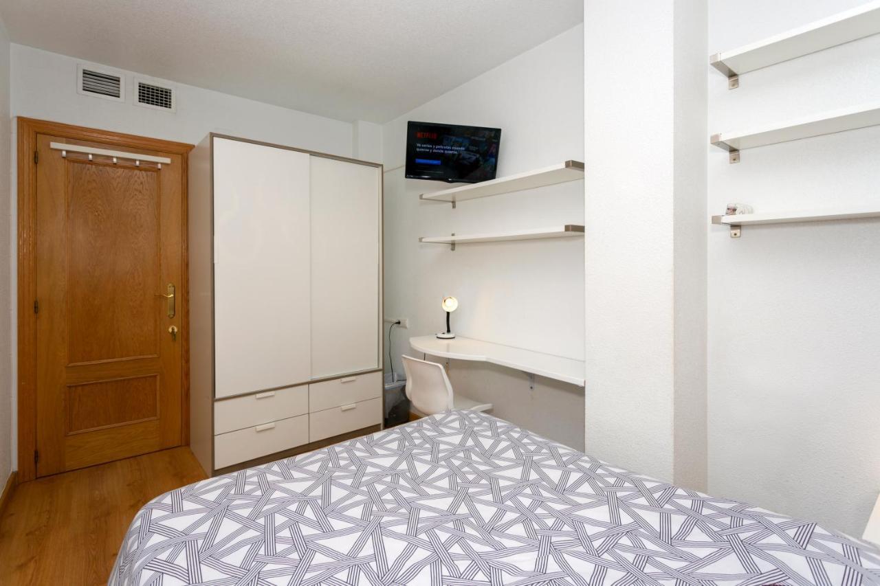 Central Market Guestrooms Аликанте Экстерьер фото