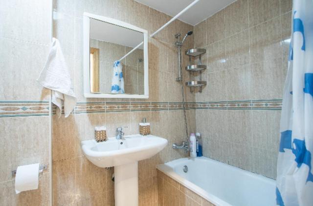 Central Market Guestrooms Аликанте Экстерьер фото